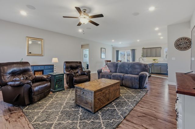 6430 GAIL CT, Hallsville, MO 65255