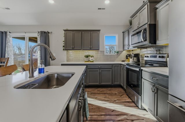 6430 GAIL CT, Hallsville, MO 65255