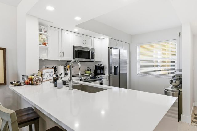 896 N Federal Highway 523, Lantana, FL 33462