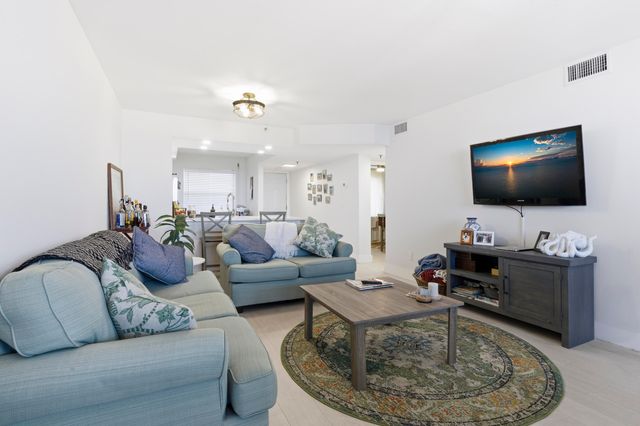 896 N Federal Highway 523, Lantana, FL 33462
