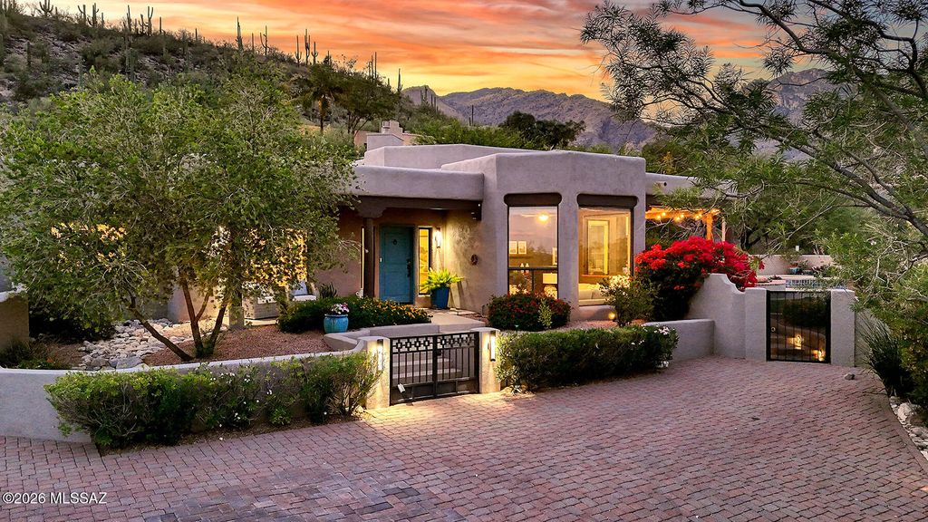 Image 1 of property listing at 6261 E Calle De Mirar, Tucson, AZ 85750