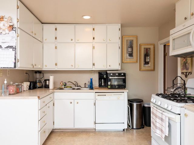 2146 W Dudley Avenue, Fresno, CA 93728