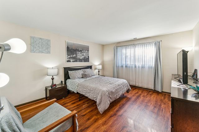 7632 W Lawrence Avenue 1B, Harwood Heights, IL 60706