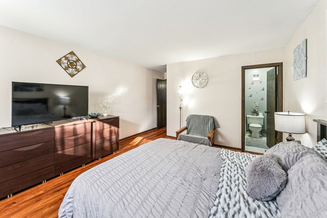 7632 W Lawrence Avenue 1B, Harwood Heights, IL 60706