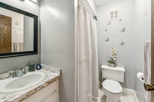 7632 W Lawrence Avenue 1B, Harwood Heights, IL 60706