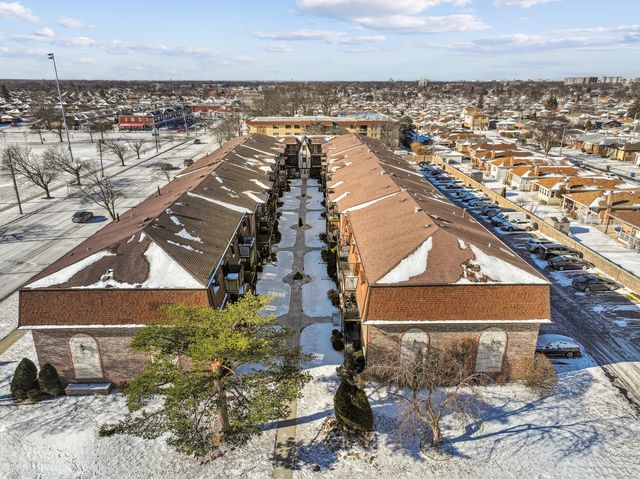 7632 W Lawrence Avenue 1B, Harwood Heights, IL 60706