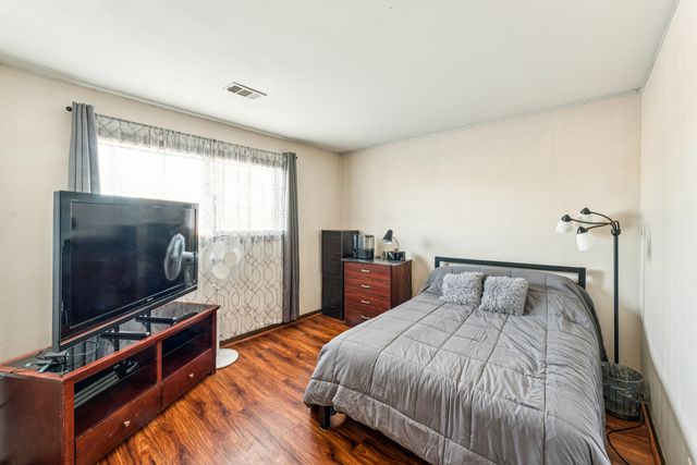 7632 W Lawrence Avenue 1B, Harwood Heights, IL 60706