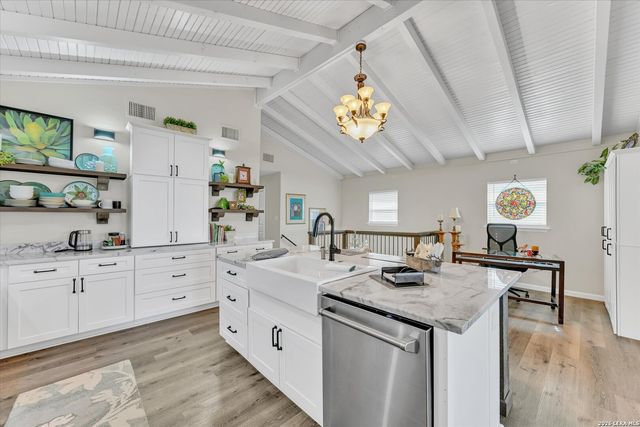 349 WHITE OAK DR, Canyon Lake, TX 78133