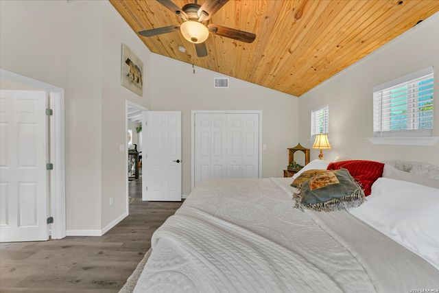 349 WHITE OAK DR, Canyon Lake, TX 78133