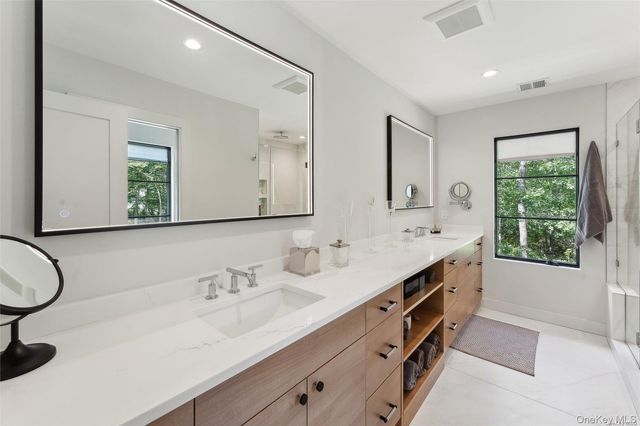 12 Old Main Road, Quogue, NY 11959