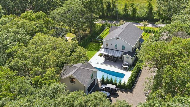 12 Old Main Road, Quogue, NY 11959