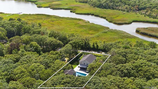 12 Old Main Road, Quogue, NY 11959