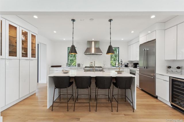 12 Old Main Road, Quogue, NY 11959