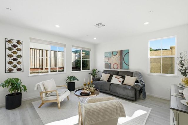 1646 Siderits Way, Gilroy, CA 95020