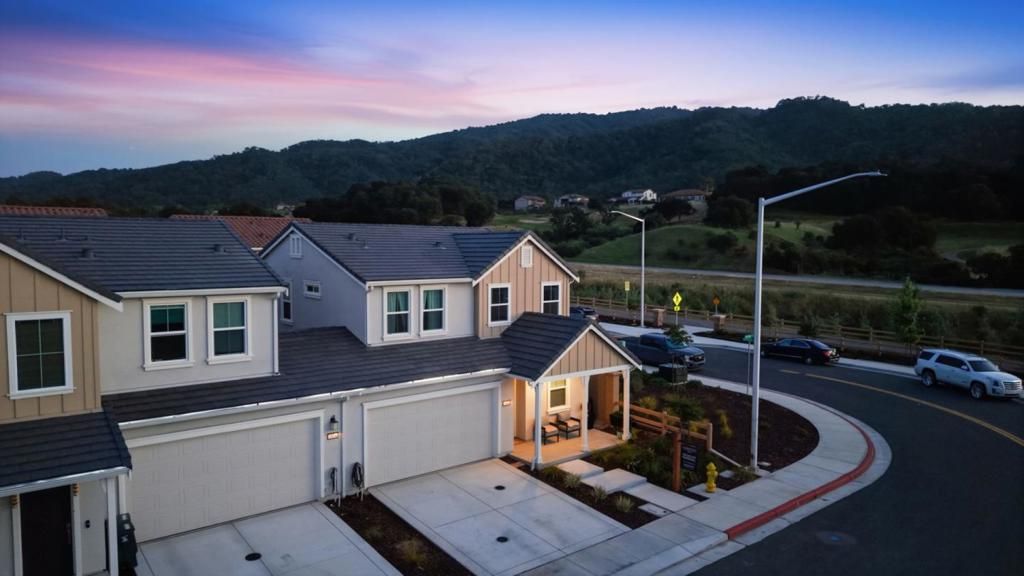 Image 3 of property listing at 1646 Siderits Way, Gilroy, CA 95020