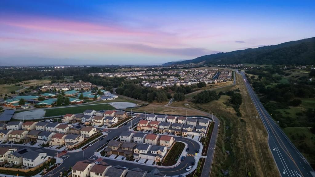 Image 5 of property listing at 1646 Siderits Way, Gilroy, CA 95020