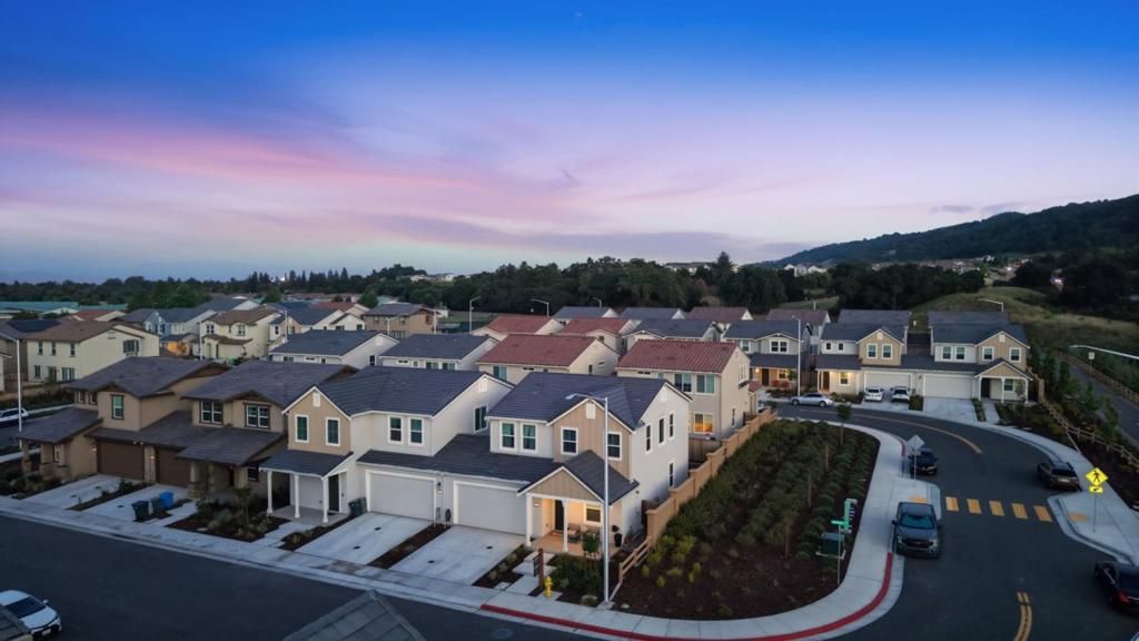 Image 7 of property listing at 1646 Siderits Way, Gilroy, CA 95020