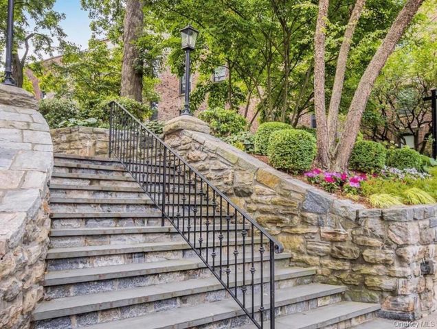64 Sagamore Road A6, Bronxville, NY 10708