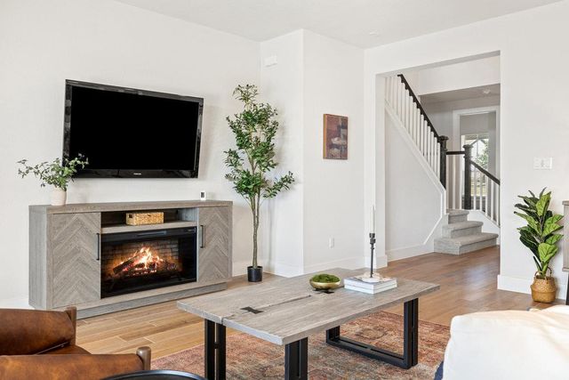 1005 Sage Thrasher CIR, Dripping Springs, TX 78620