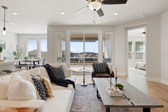 1005 Sage Thrasher CIR, Dripping Springs, TX 78620