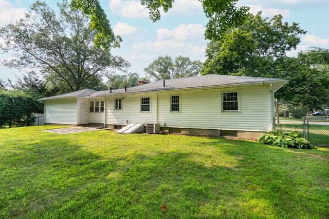 223 Wolf Swamp, Longmeadow, MA 01106