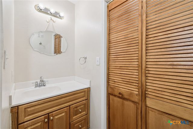 21 N CR 235, Gonzales, TX 78629