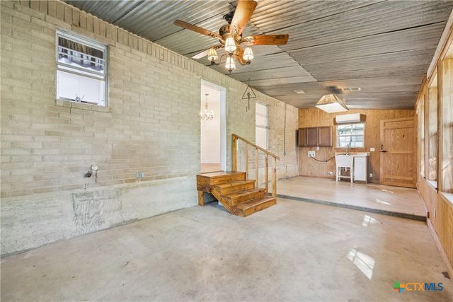 21 N CR 235, Gonzales, TX 78629