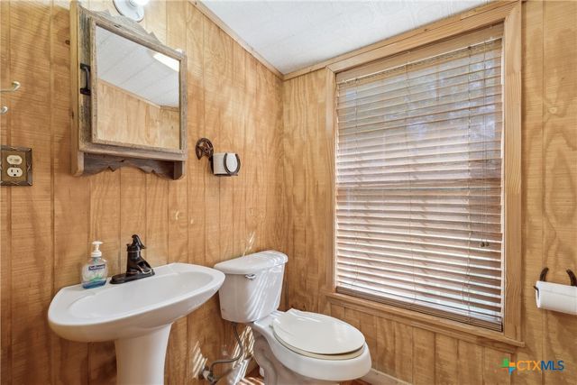 21 N CR 235, Gonzales, TX 78629