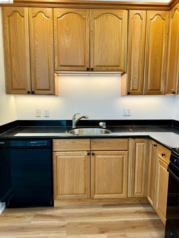 2415 San Pablo Ave, Oakland, CA 94612