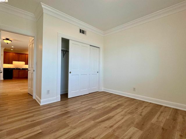 2415 San Pablo Ave, Oakland, CA 94612