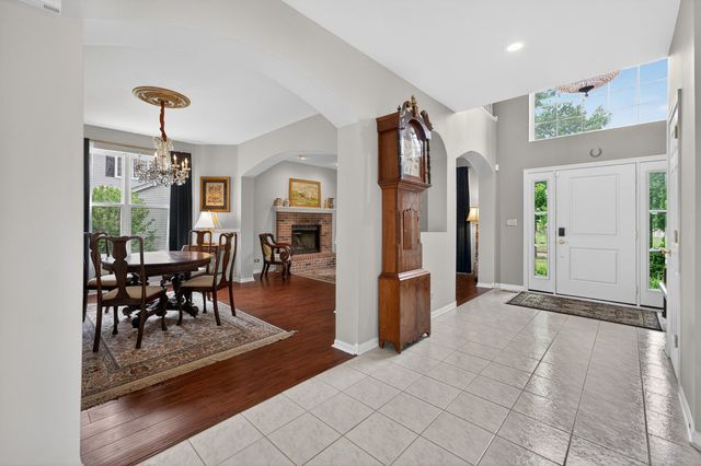 2560 Mc Duffee Circle, North Aurora, IL 60542