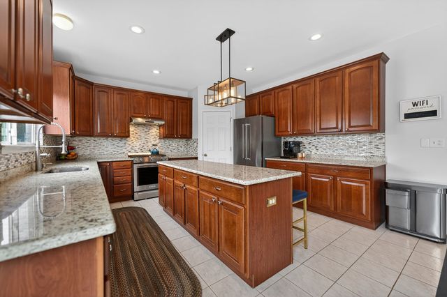 2560 Mc Duffee Circle, North Aurora, IL 60542