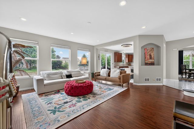 2560 Mc Duffee Circle, North Aurora, IL 60542