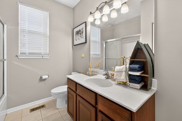 2560 Mc Duffee Circle, North Aurora, IL 60542