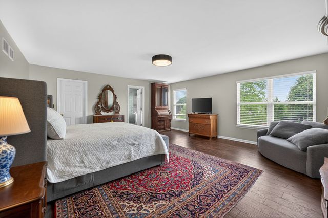 2560 Mc Duffee Circle, North Aurora, IL 60542