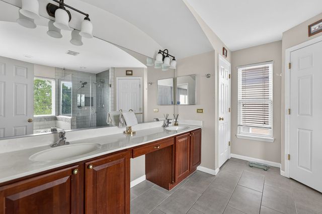 2560 Mc Duffee Circle, North Aurora, IL 60542
