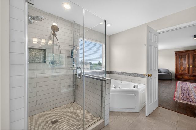 2560 Mc Duffee Circle, North Aurora, IL 60542