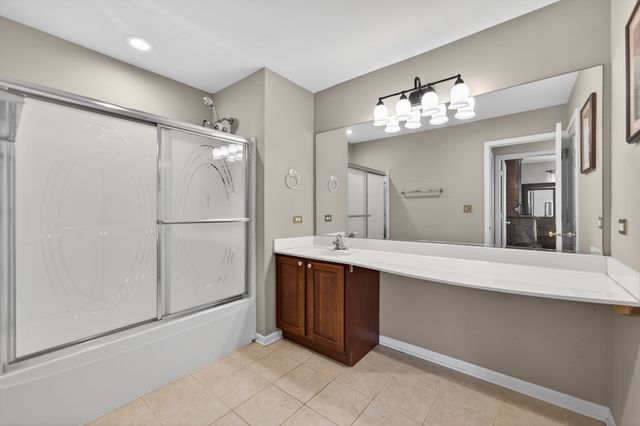 2560 Mc Duffee Circle, North Aurora, IL 60542