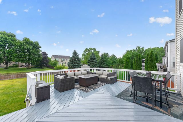 2560 Mc Duffee Circle, North Aurora, IL 60542