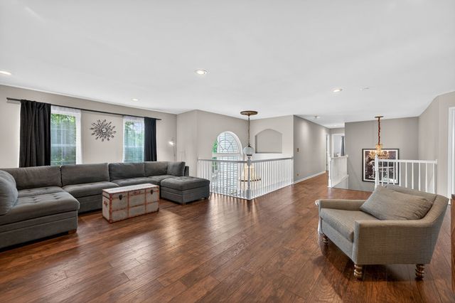 2560 Mc Duffee Circle, North Aurora, IL 60542