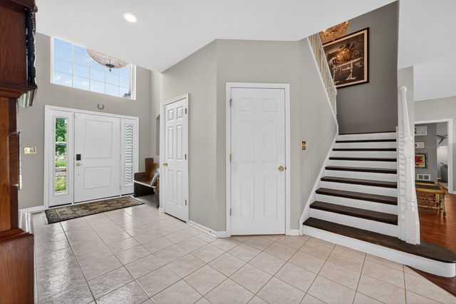 2560 Mc Duffee Circle, North Aurora, IL 60542