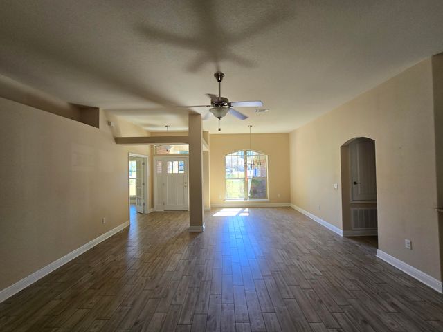 6846 Leisure St Street, Navarre, FL 32566