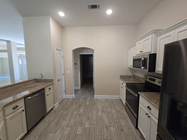 6846 Leisure St Street, Navarre, FL 32566