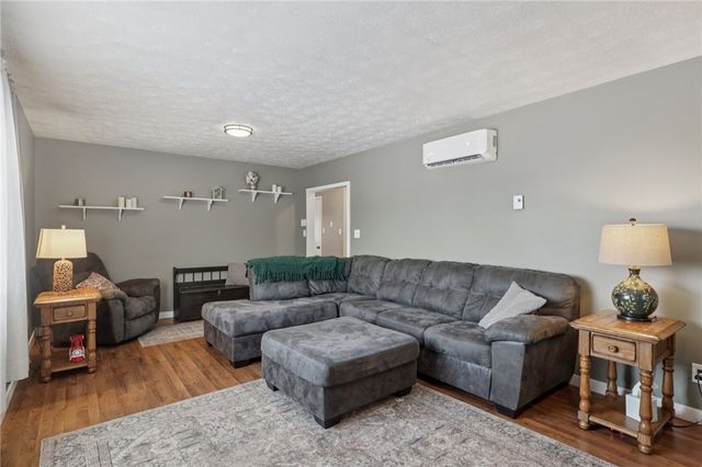 644 Palo Alto Dr, Perry Twp, PA 16117