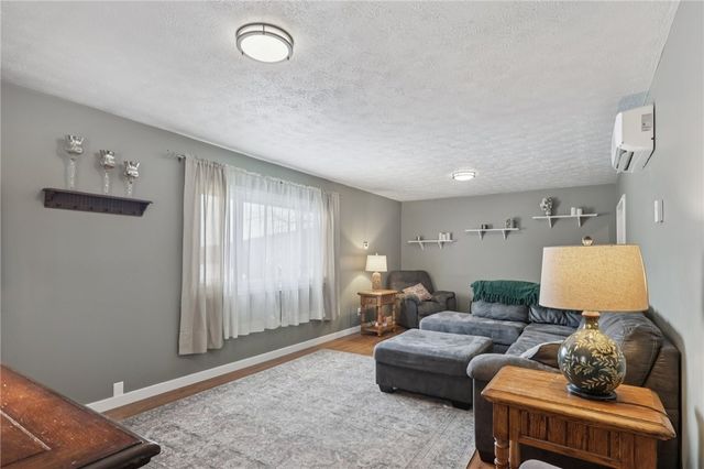 644 Palo Alto Dr, Perry Twp, PA 16117