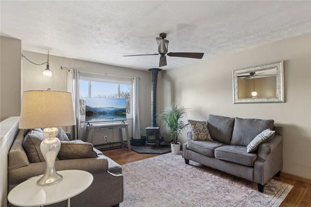 644 Palo Alto Dr, Perry Twp, PA 16117