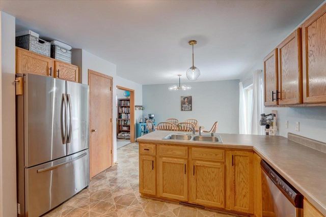 3714 Stonebridge Drive, Madison, WI 53719