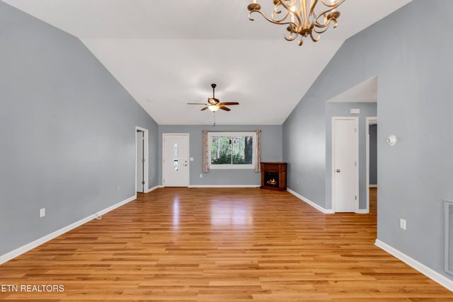 1954 Spruce Loop, Crossville, TN 38555