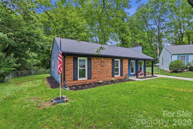 6804 Delta Lake Drive, Charlotte, NC 28215