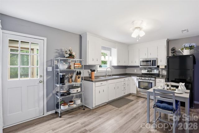 6804 Delta Lake Drive, Charlotte, NC 28215